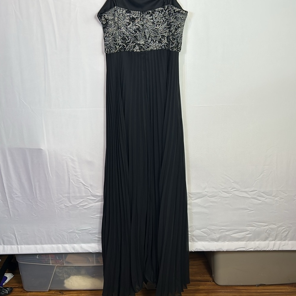 Alex Evenings Sleeveless Black Formal Size 6 Pleated Skirt line Glitter Top